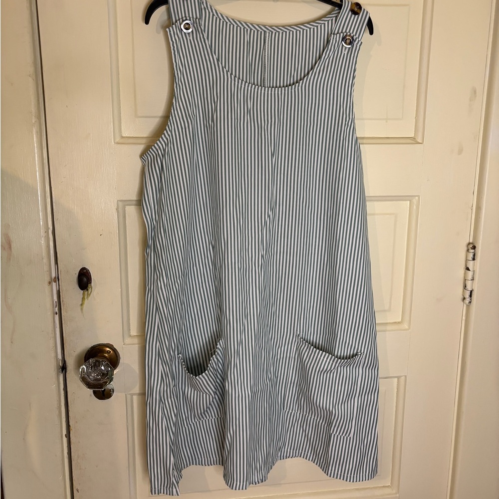 Striped Sleeveless Dress with Pockets size medium Green/White NWOT